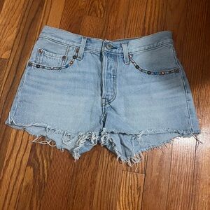 Light wash Levi shorts with some cute beading